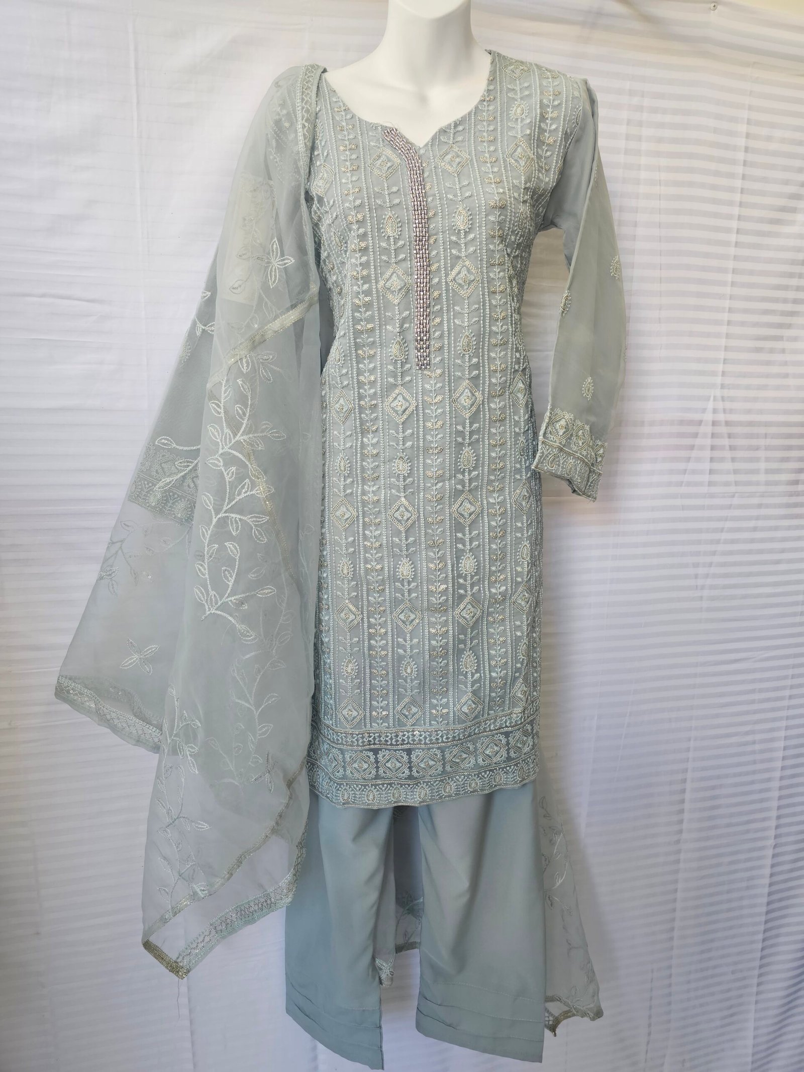 3 Piece Suit – Elegant Stitched Design